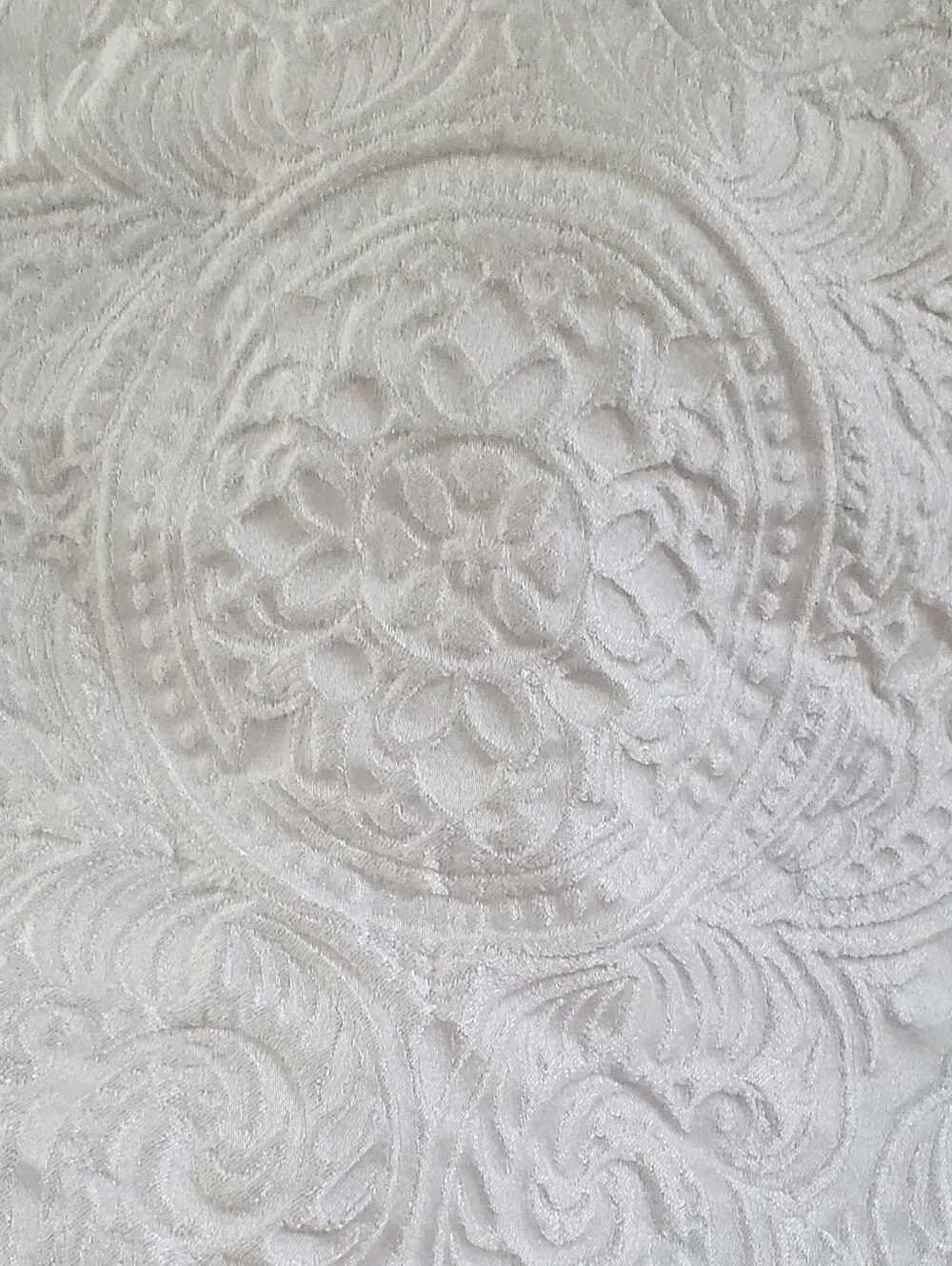 J. Queen New York White Quilted Medallion Comforter And 2 Shams King Size Set.